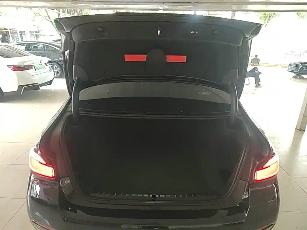 BMW 5 Series — миниатюра 19