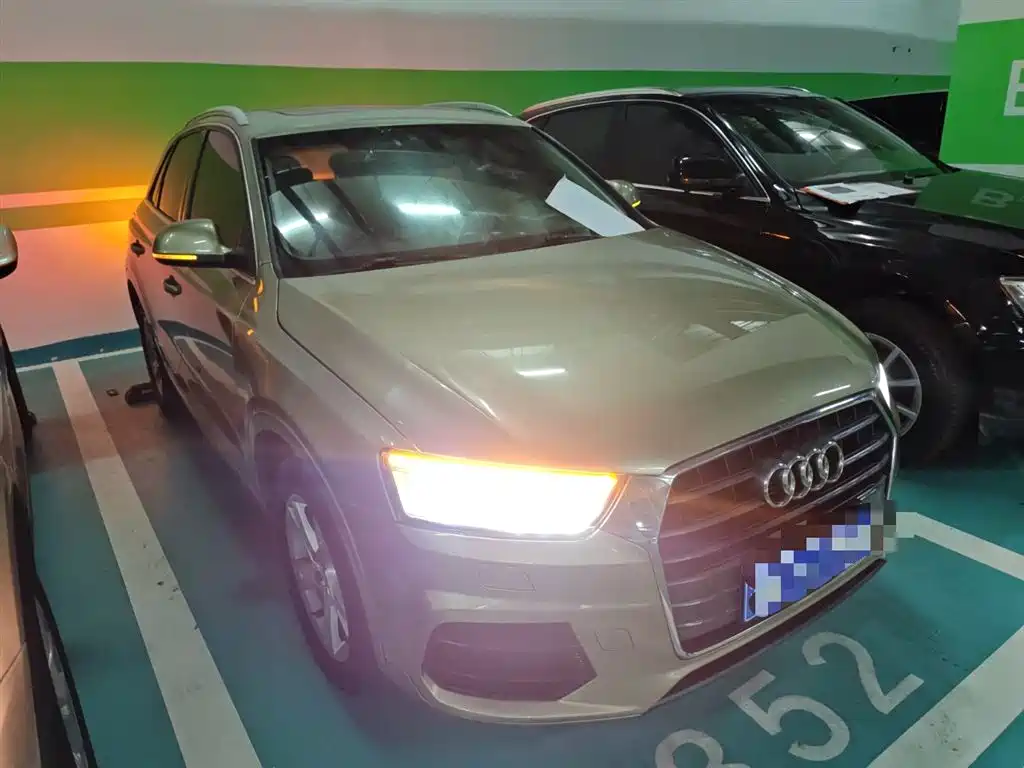 AUDI  Q3