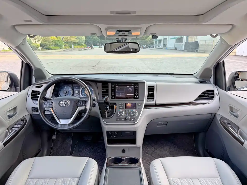 Toyota Sienna — миниатюра 12