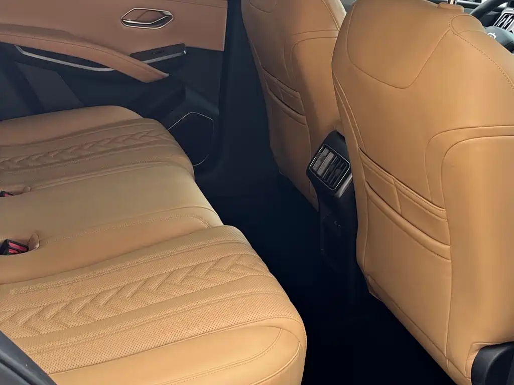 BYD L DM-i — миниатюра 9