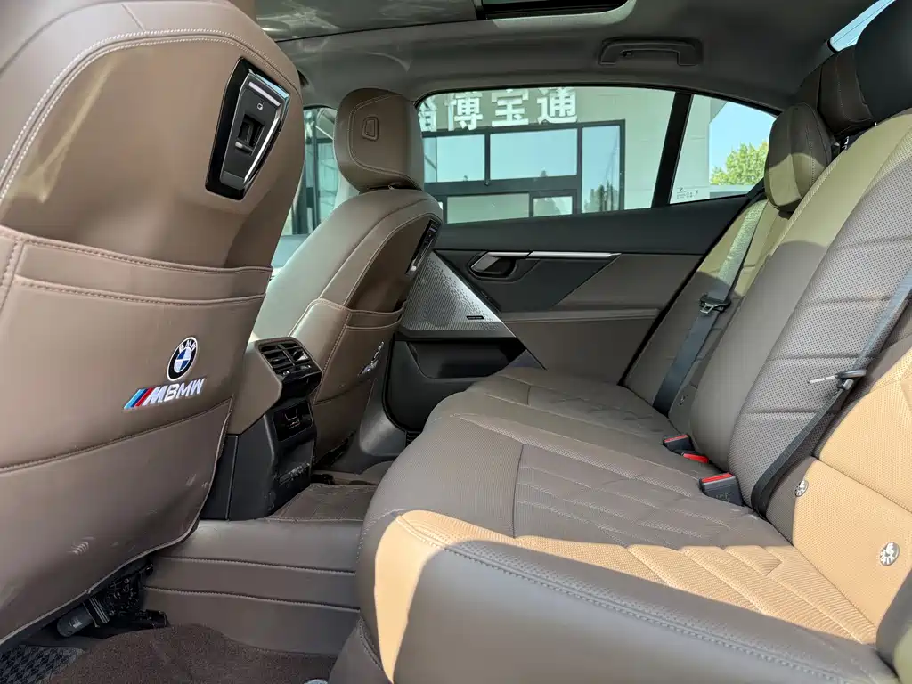 BMW 5 Series — миниатюра 9