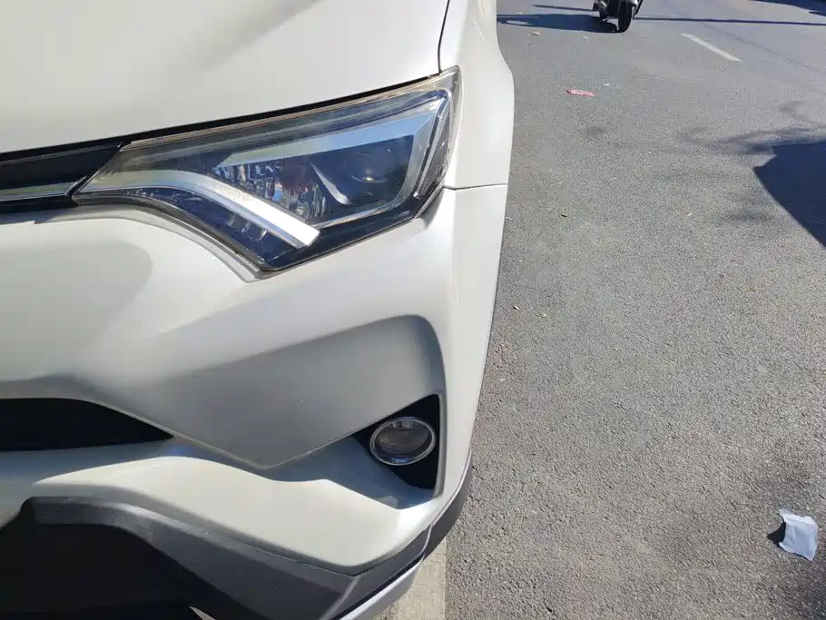 Toyota RAV4 — миниатюра 5