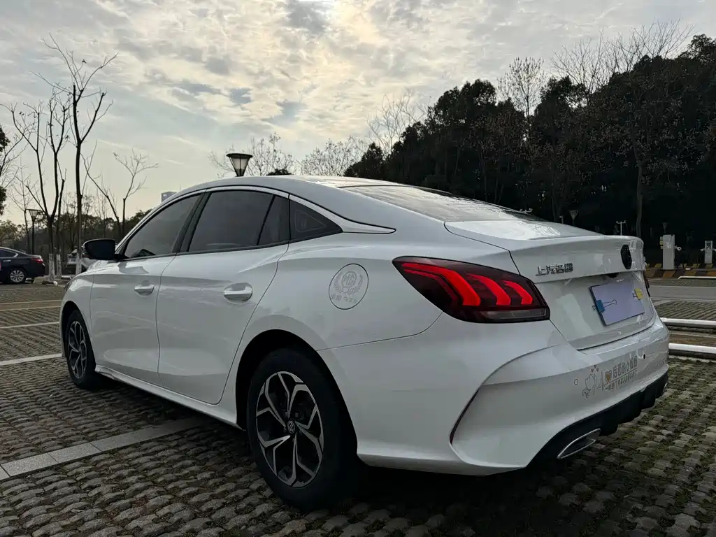 MG 5 2022 180DVVT CVT Luxury