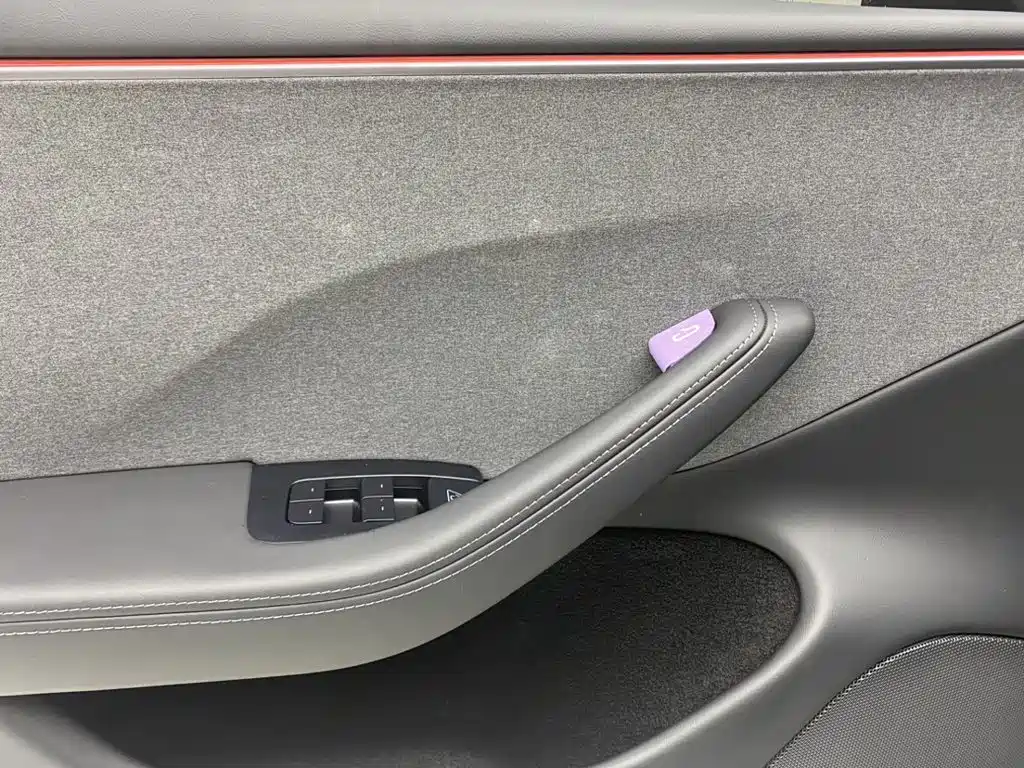 Tesla Model 3 — миниатюра 24