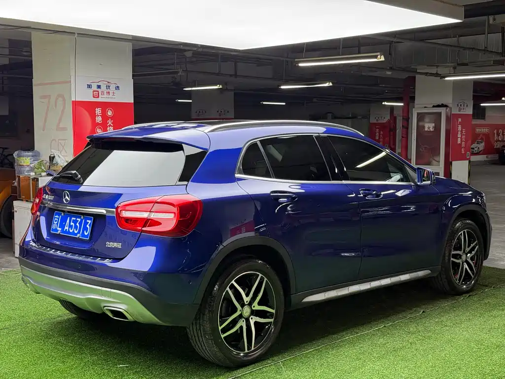 MERCEDES-BENZ  GLA