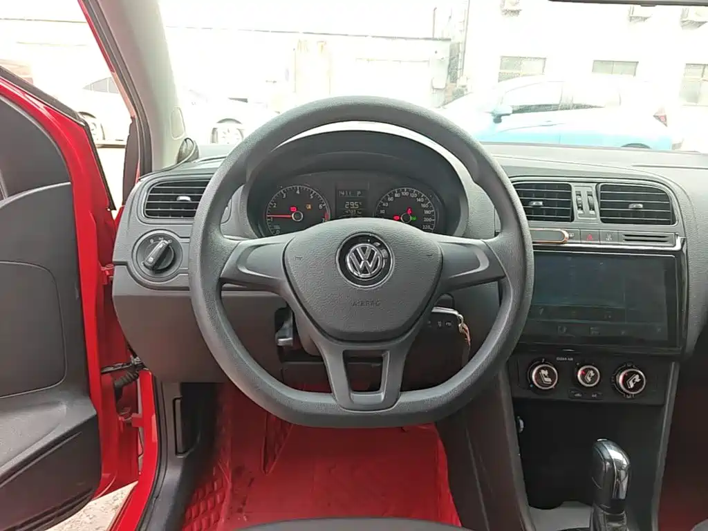 Volkswagen Polo — миниатюра 11