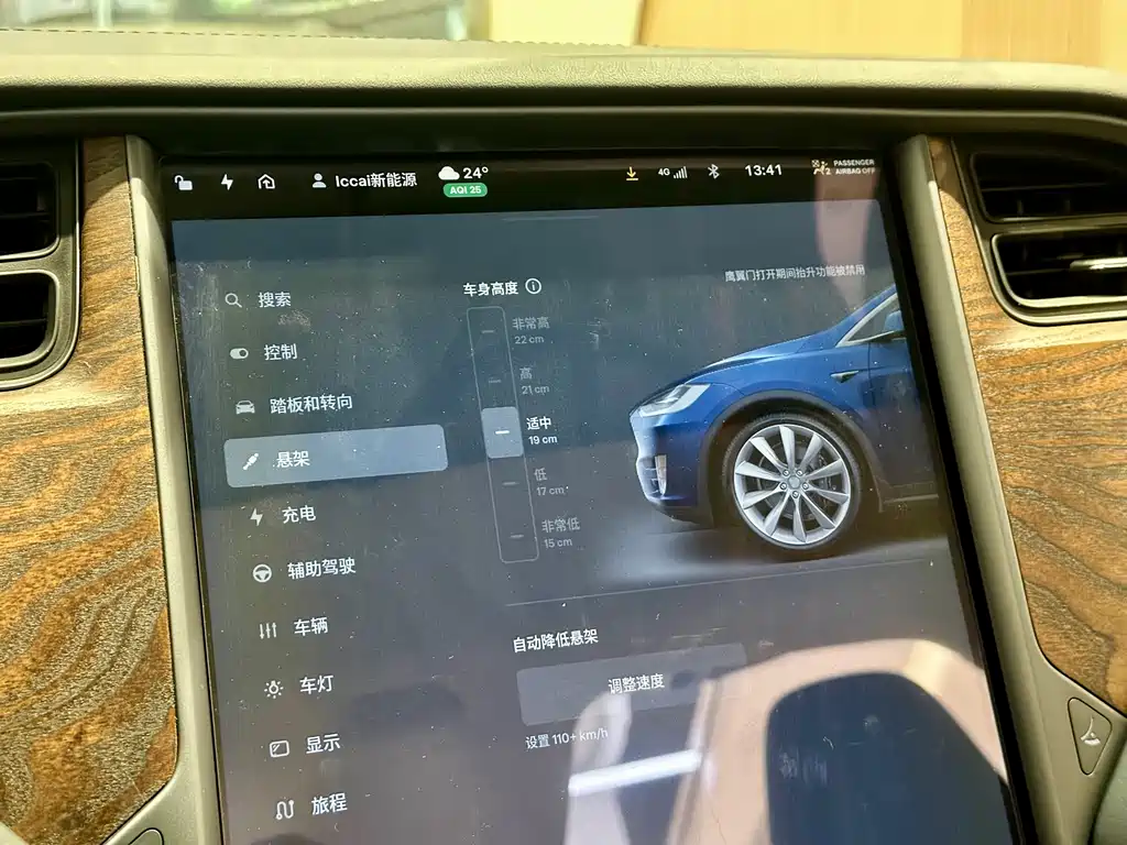 TESLA MODEL X