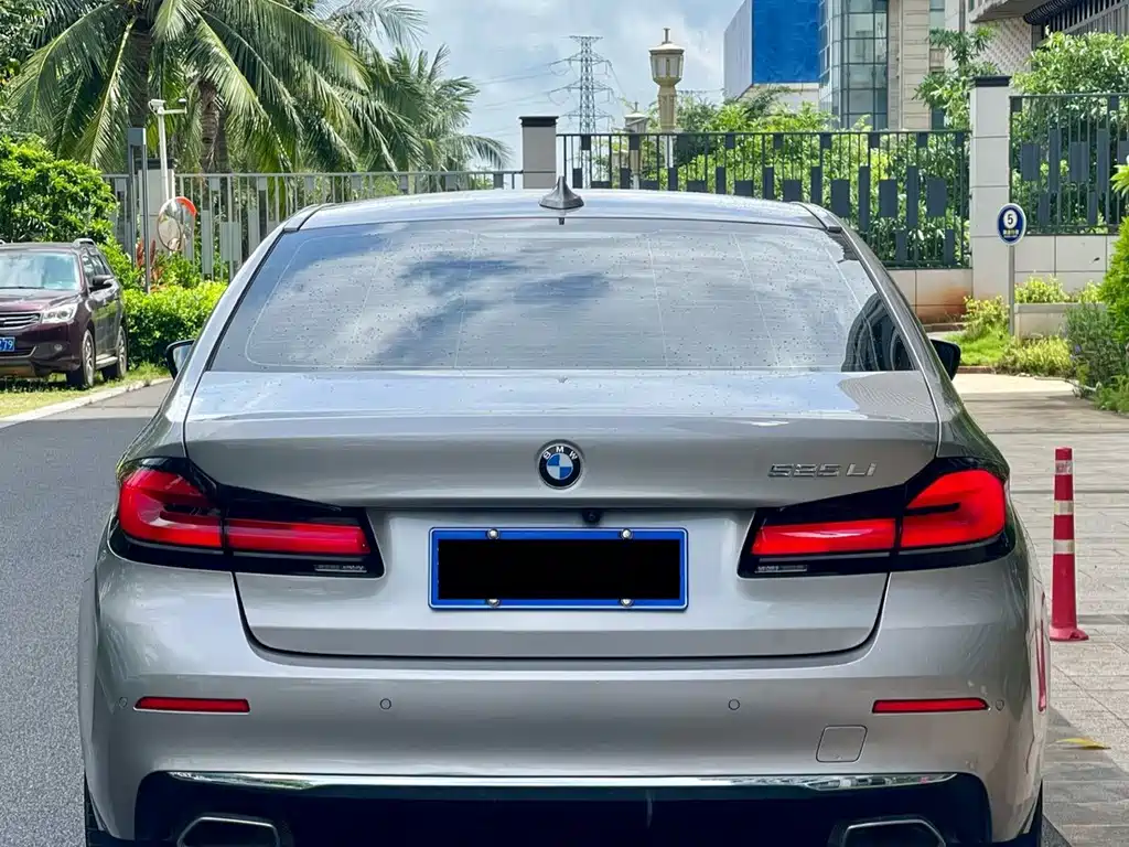BMW 5 Series — миниатюра 8