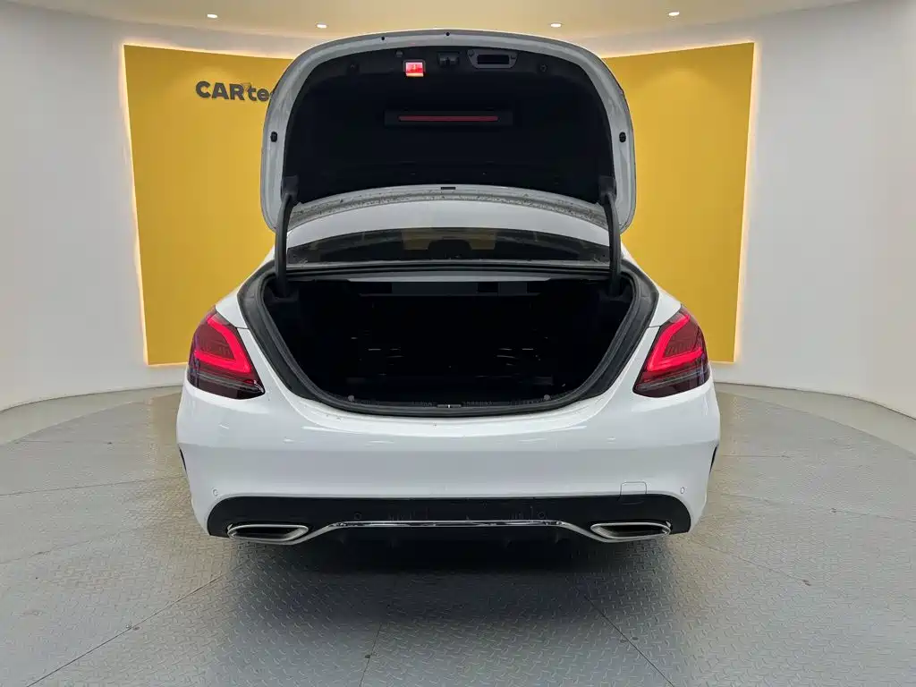 Mercedes-Benz C-Class — миниатюра 12