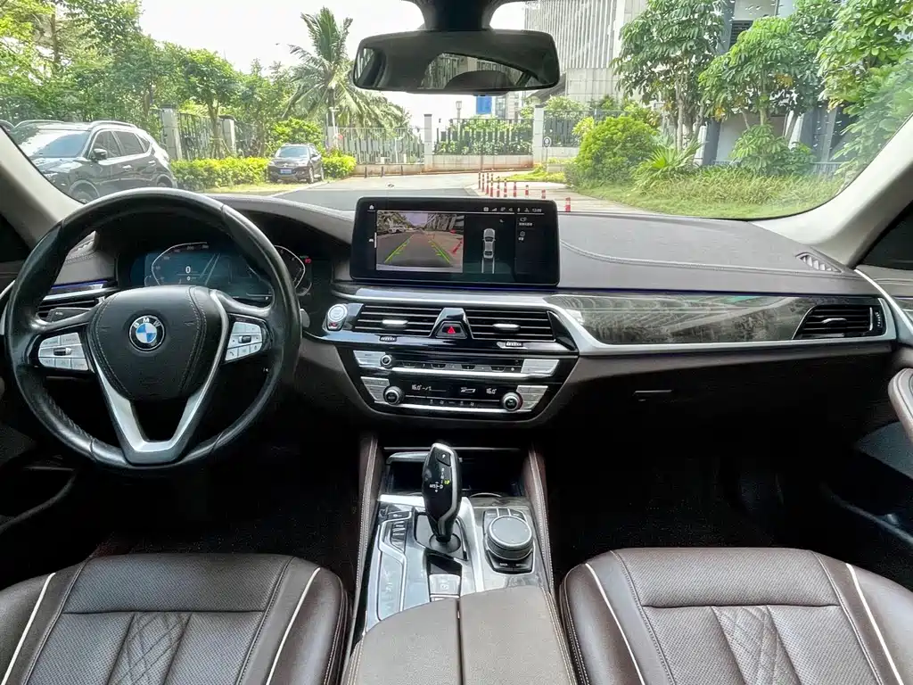 BMW 5 Series — миниатюра 5
