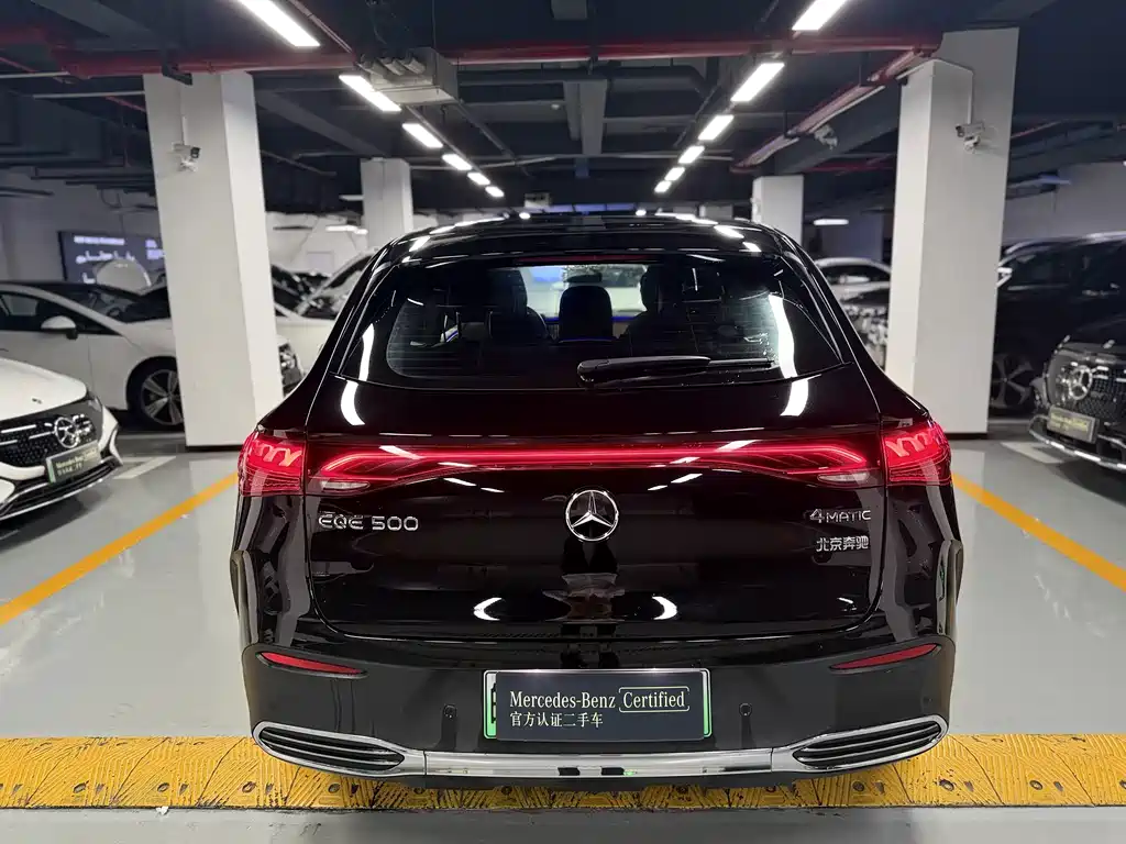 Mercedes-Benz EQE SUV — миниатюра 8