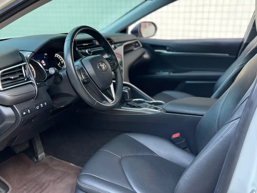Toyota Camry — миниатюра 4