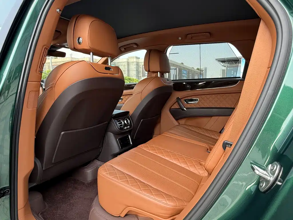 Bentley Bentayga PHEV — миниатюра 11