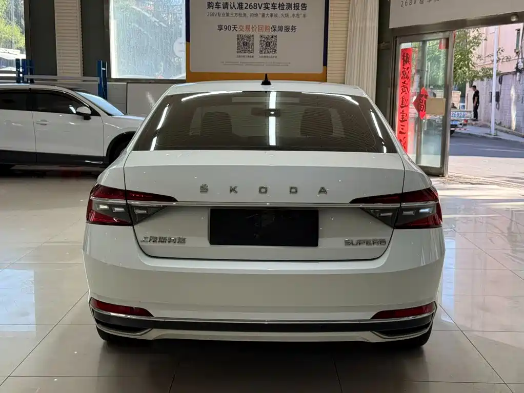 Skoda Superb — миниатюра 5