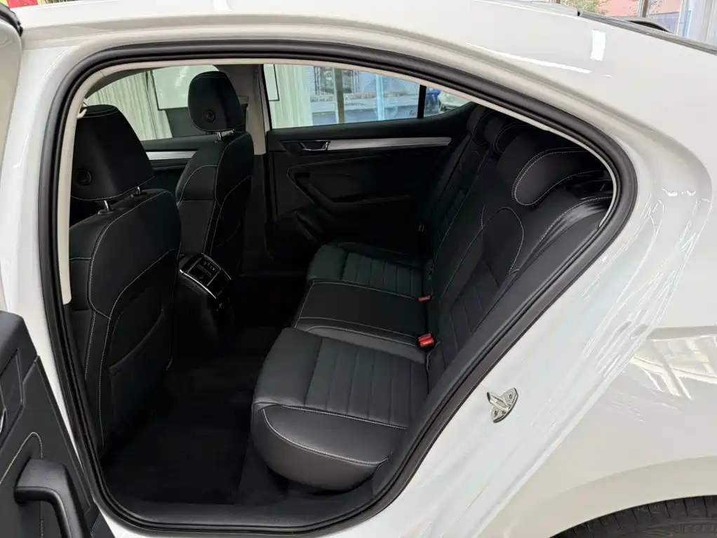 Skoda Superb — миниатюра 18