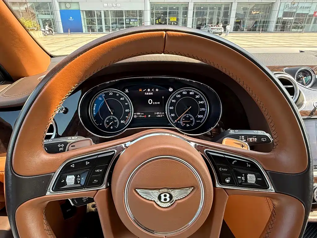 Bentley Bentayga PHEV — миниатюра 16