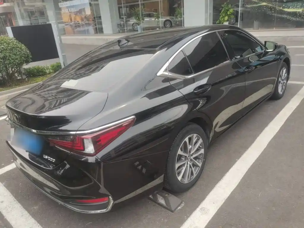 Lexus ES — миниатюра 7