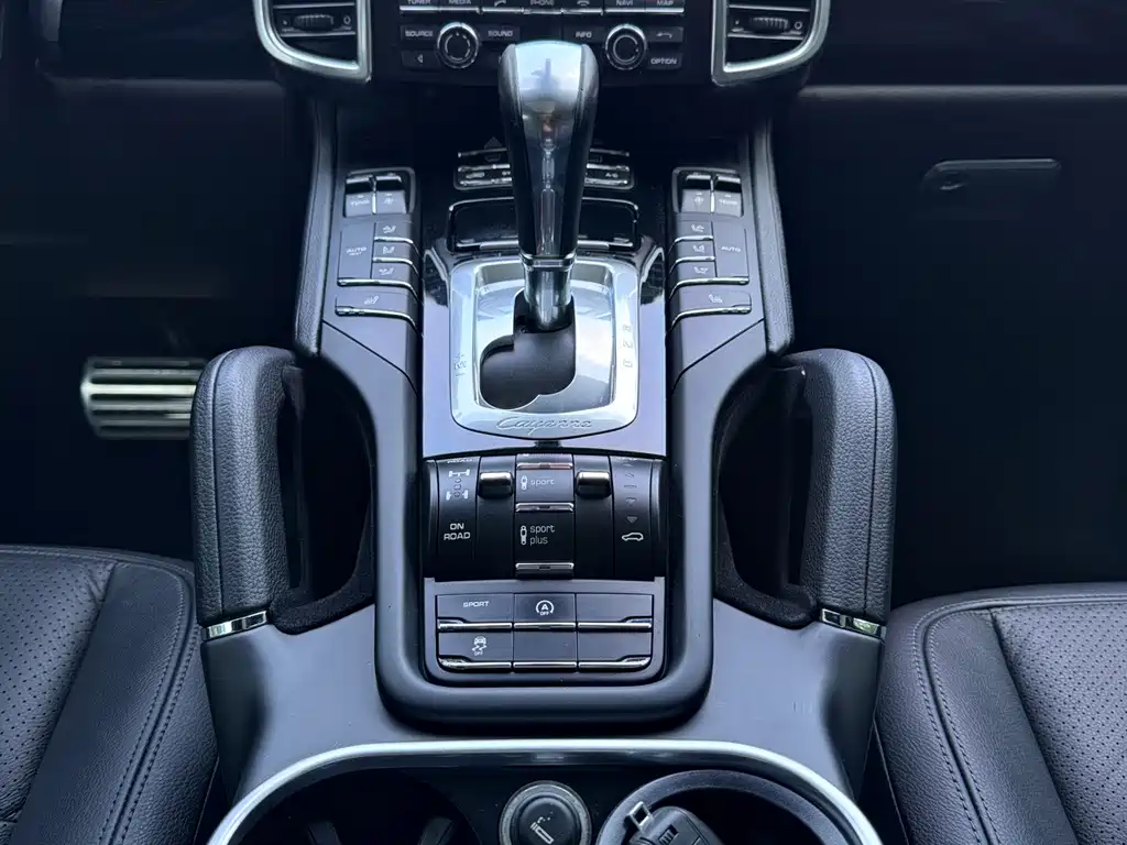 Porsche Cayenne — миниатюра 12