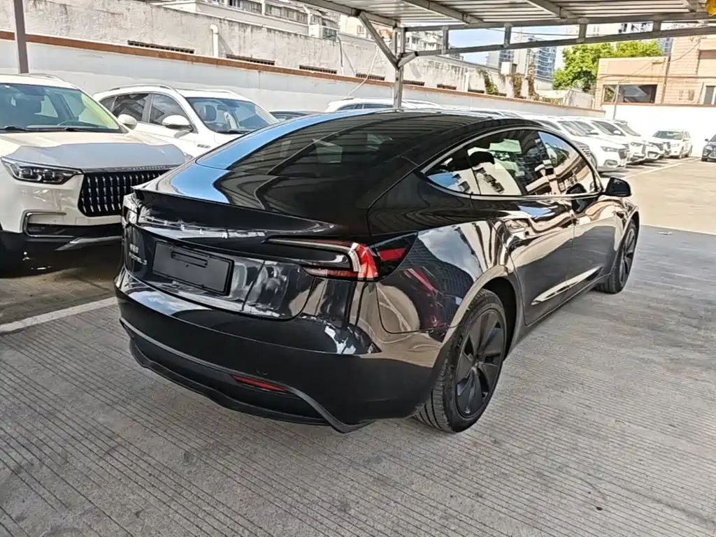 Tesla Model 3 — миниатюра 7