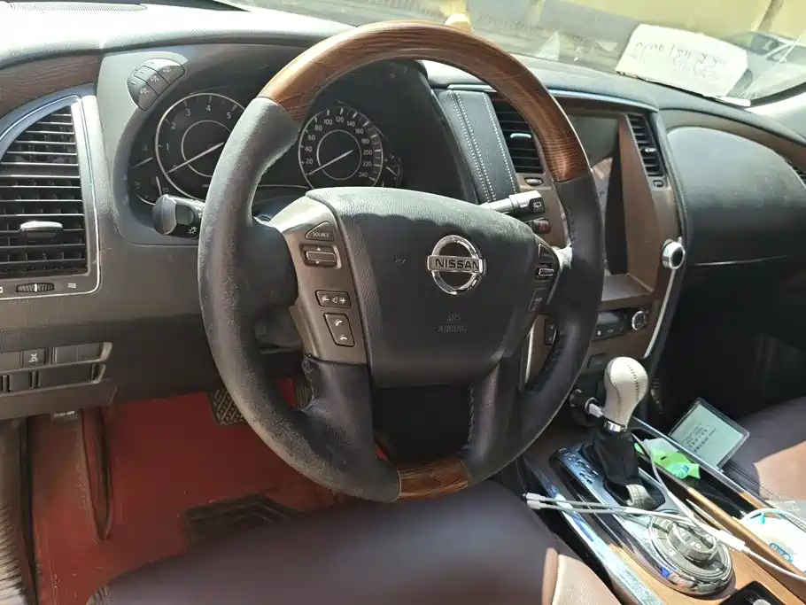 Nissan Patrol — миниатюра 15
