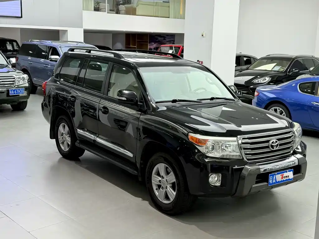 Toyota Land Cruiser 2012 4.6L AT VX-R