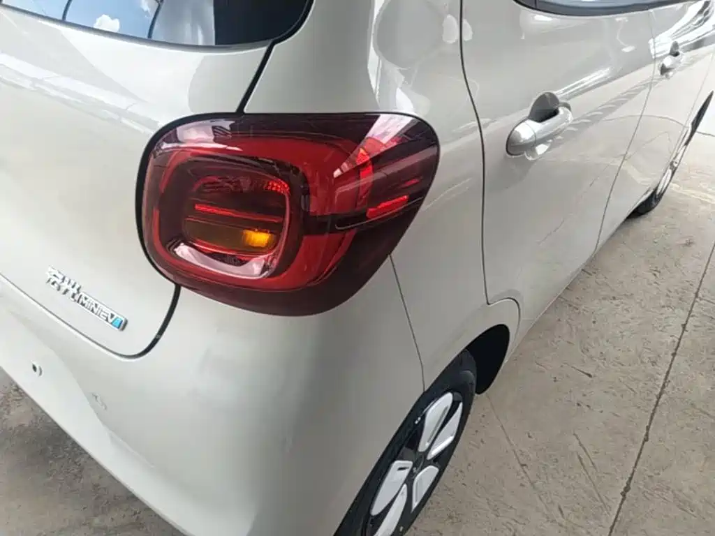Wuling MINIEV — миниатюра 8