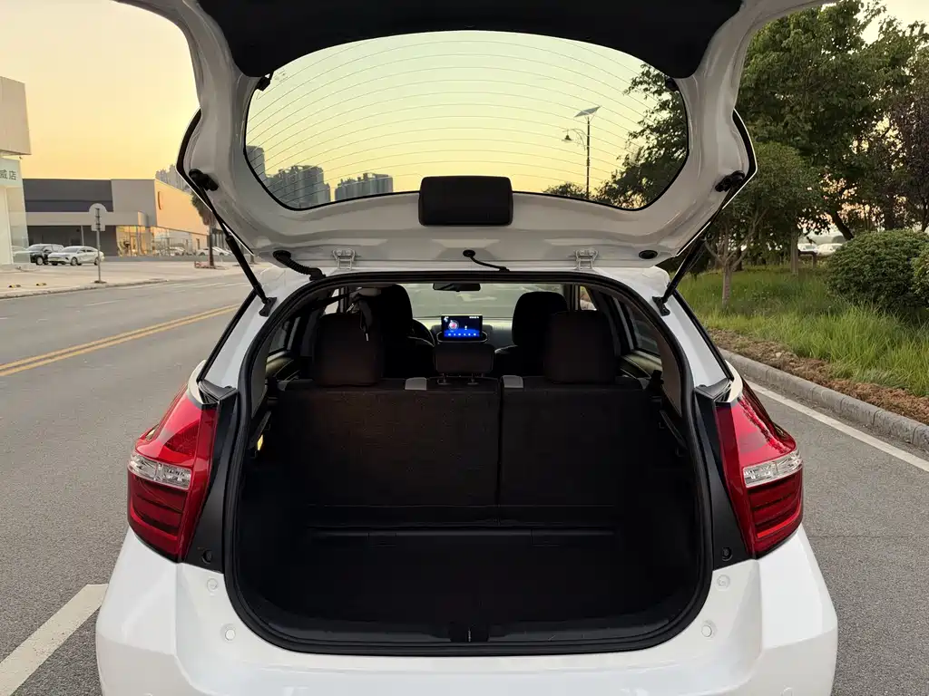 Toyota Yaris L — миниатюра 15