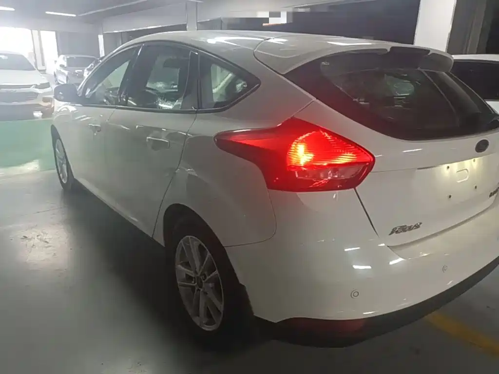 Ford Focus 2015 1.6L AT