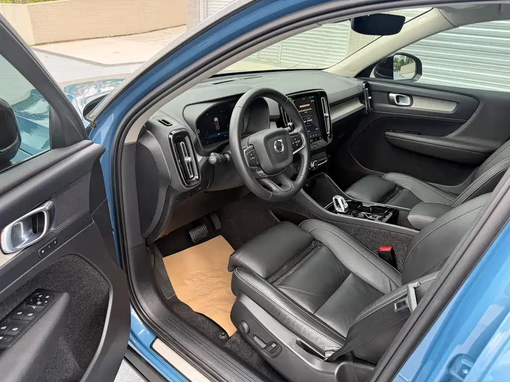 Volvo XC40 — миниатюра 12