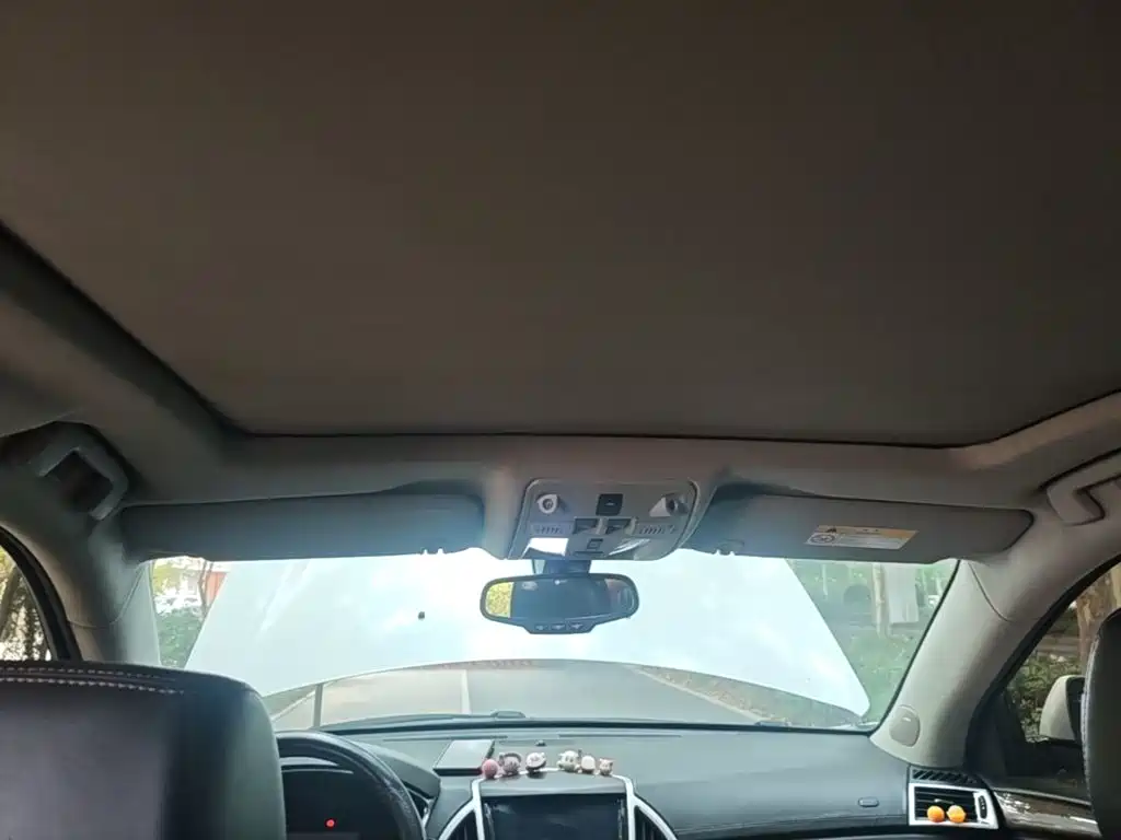 Cadillac SRX — миниатюра 18