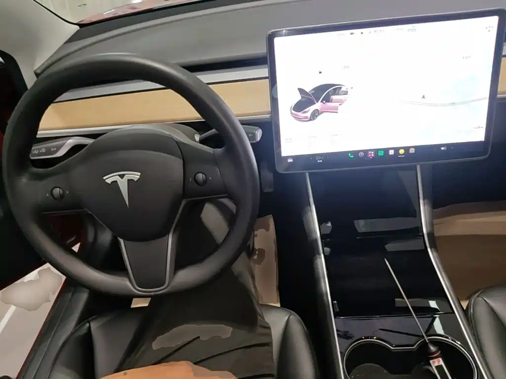 Tesla Model 3 — миниатюра 10