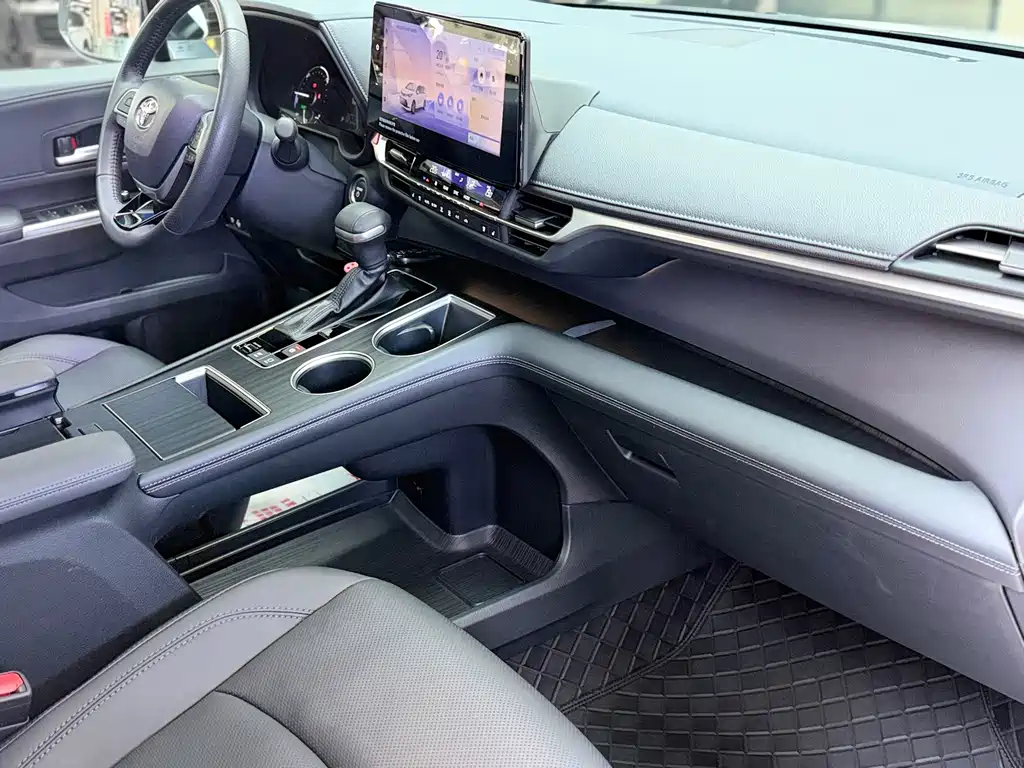 Toyota Sienna — миниатюра 11