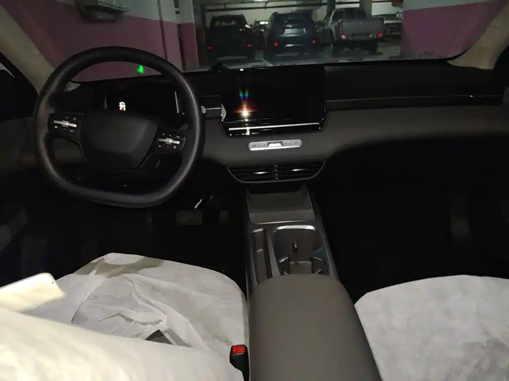 Roewe D6 2025 450km