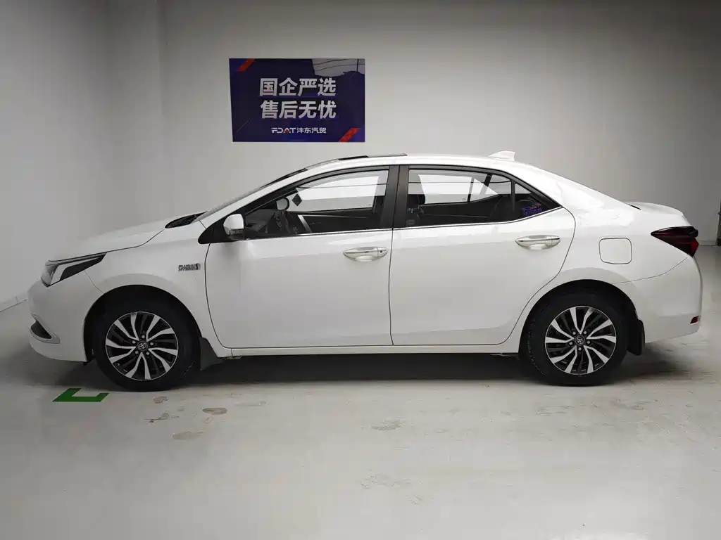 Toyota Corolla Hybrid — миниатюра 9