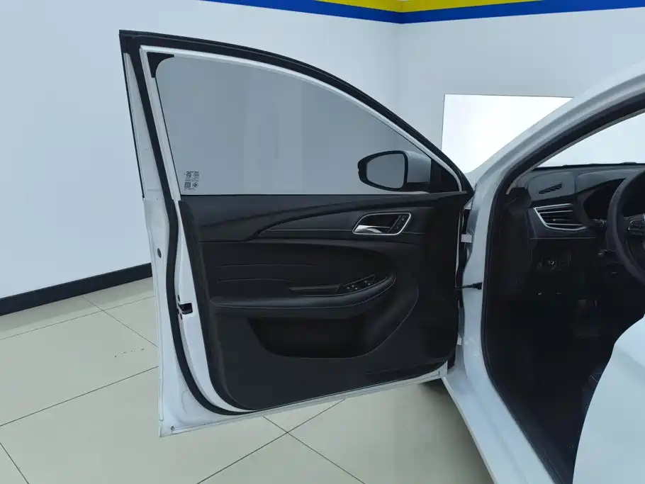 Roewe i5 — миниатюра 7