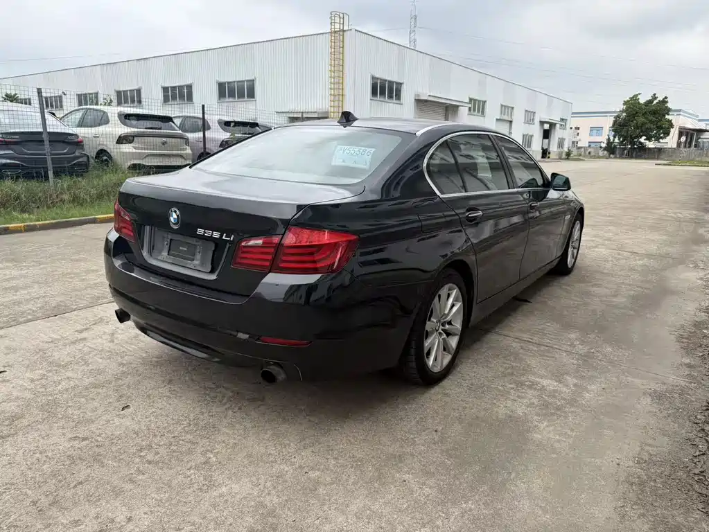 BMW 5 Series — миниатюра 9