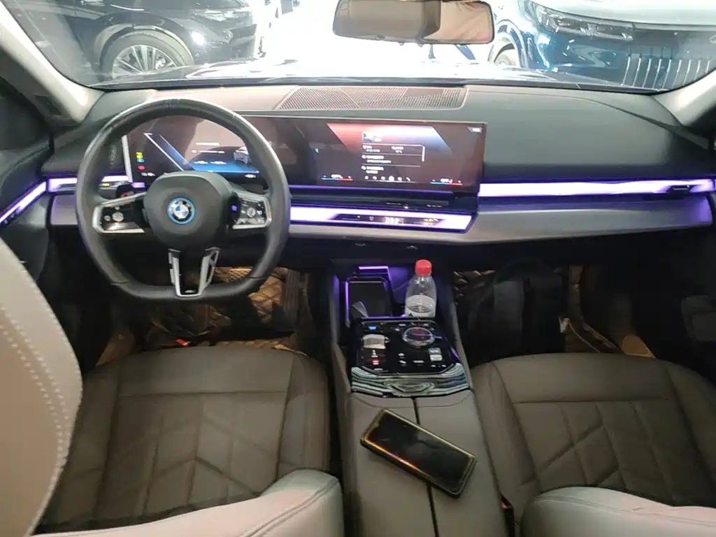 BMW i5 — миниатюра 10