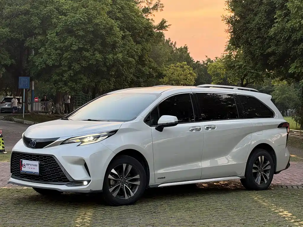 Toyota Granvia — миниатюра 7