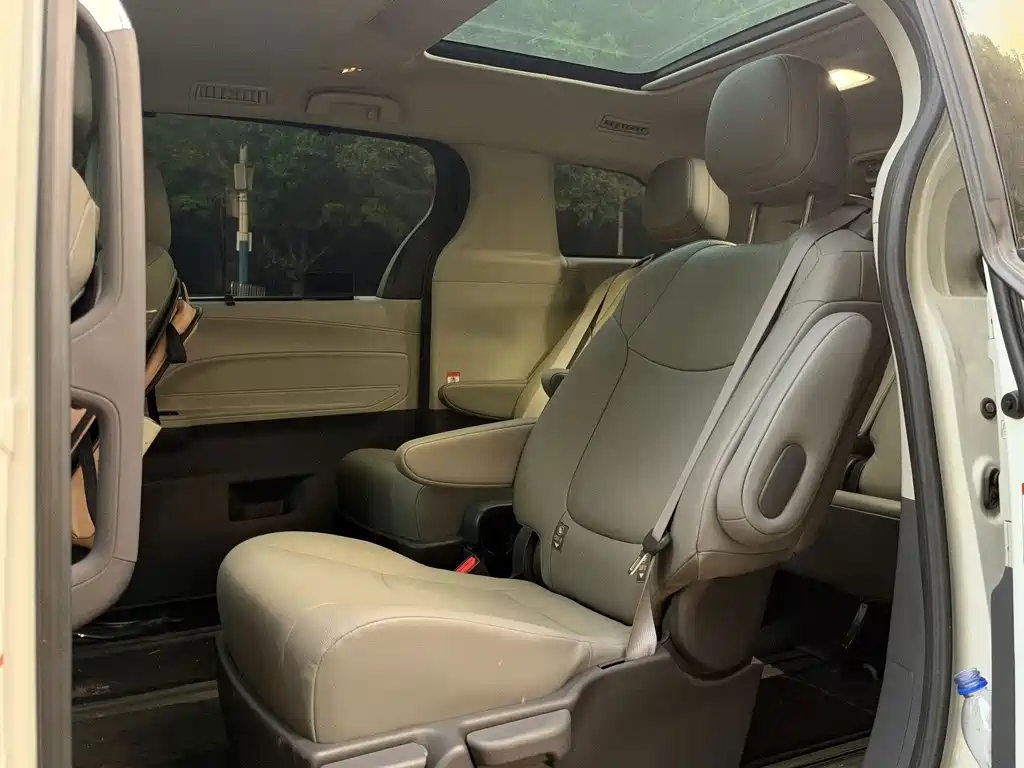 Toyota Granvia — миниатюра 21