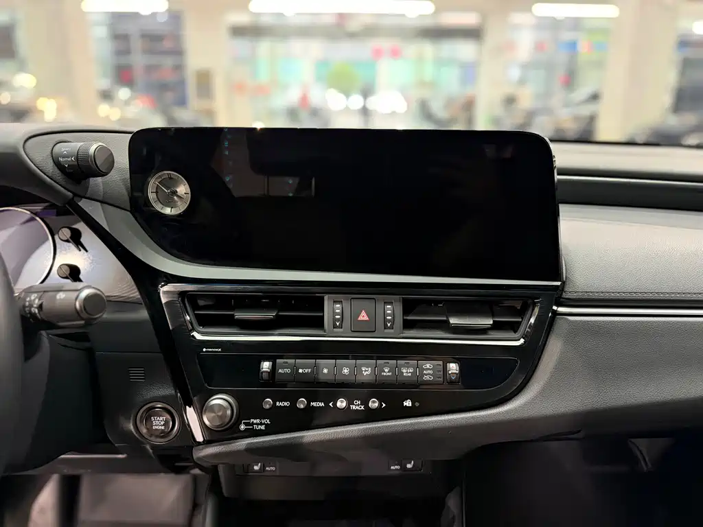 Lexus ES — миниатюра 9