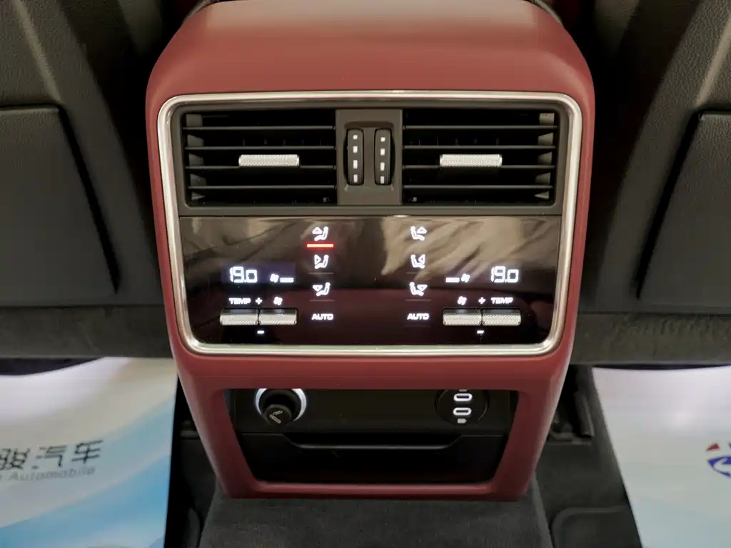 Porsche Cayenne — миниатюра 13