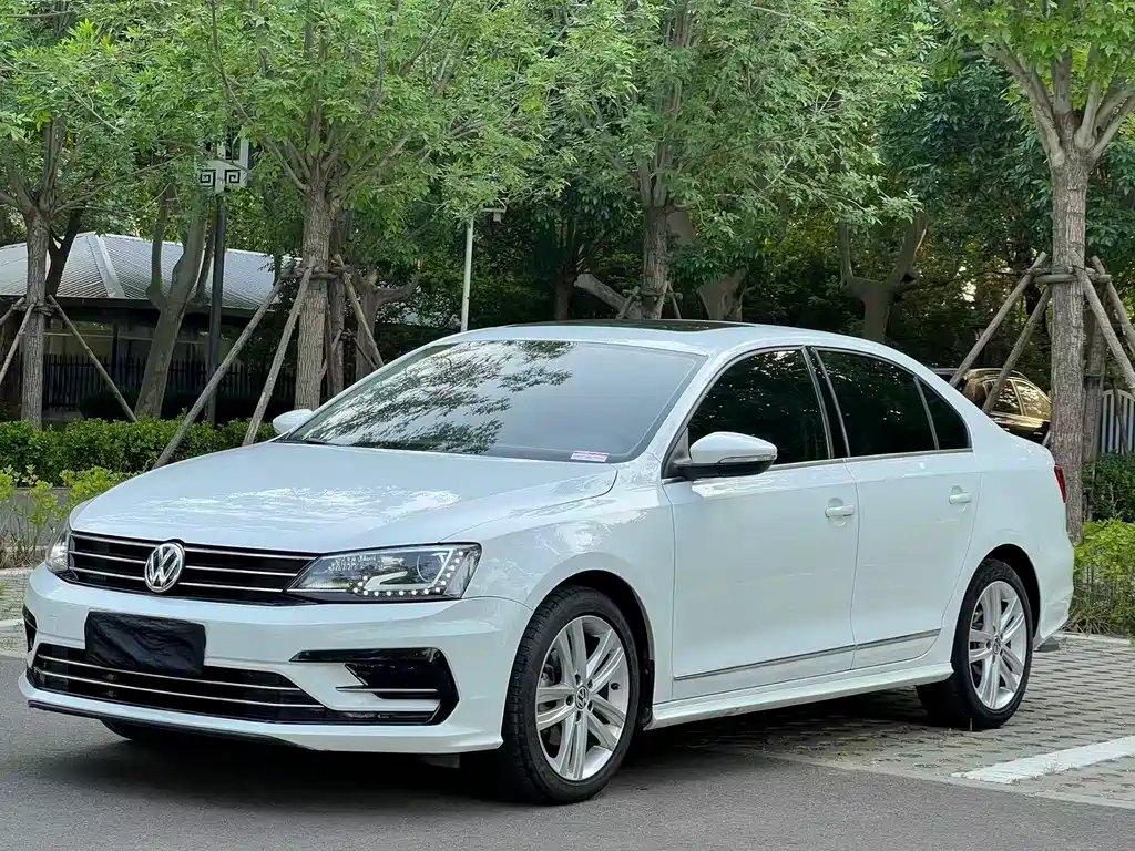 Volkswagen Sagitar 2018