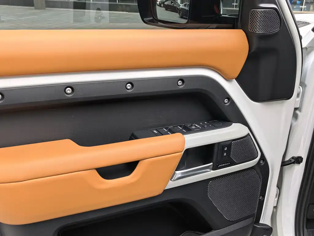 Land Rover Defender — миниатюра 10