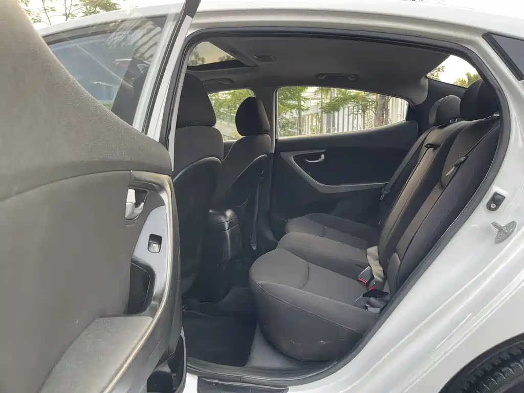 Hyundai Elantra Langdong — миниатюра 6