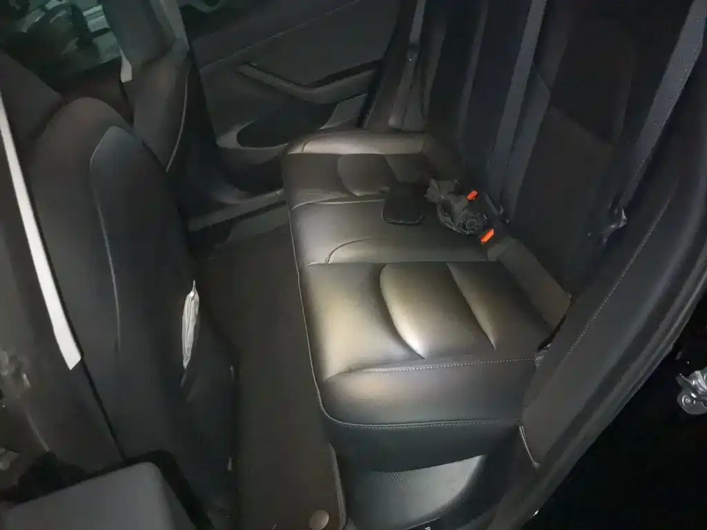 Tesla Model 3 — миниатюра 18