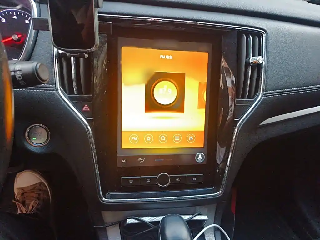 Roewe RX5 — миниатюра 6