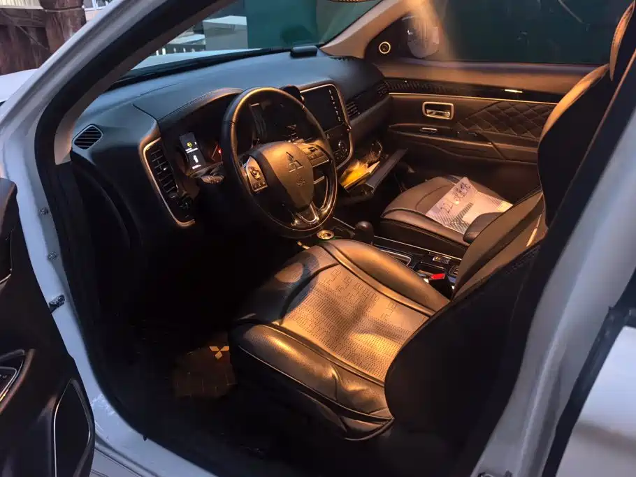 Mitsubishi Outlander — миниатюра 9