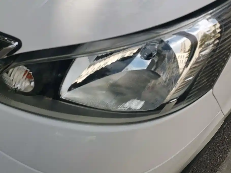 Nissan NV200 — миниатюра 5