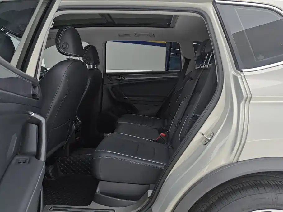 Volkswagen Tiguan L — миниатюра 11