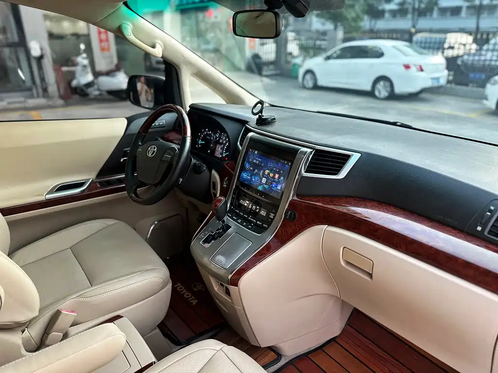 Toyota Alphard 2011 3.5L Luxury